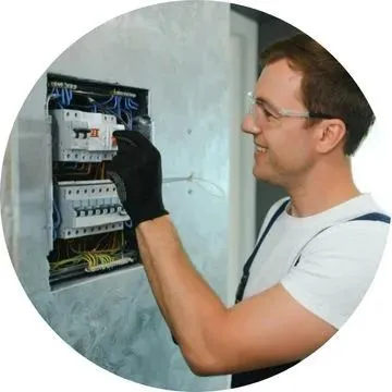 Eletricista na Paulicéia em São Bernardo do Campo SP – Atendimento Emergencial 24h Eletricista na Paulicéia em São Bernardo do Campo realizando atendimento elétrico emergencial e manutenção residencial