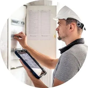 Eletricista no Assunção em São Bernardo do Campo realizando atendimento elétrico emergencial 24 horas